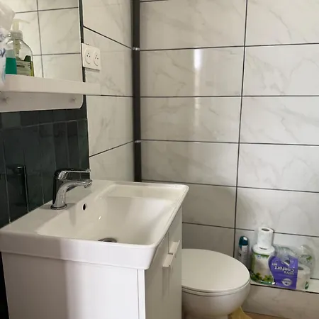 شقة One Bed And Living In Center 10mins Form Eiffel Tower,ac& Kitchen